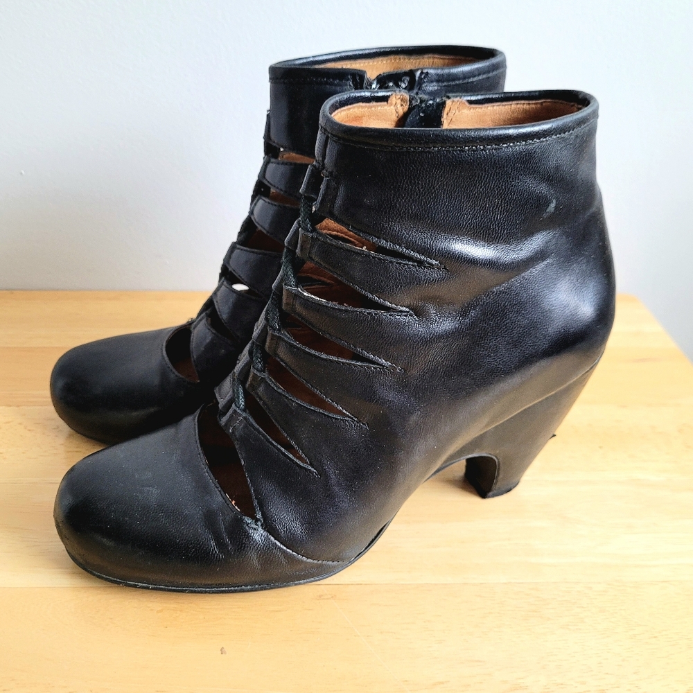 Miz Mooz THRONE Ankle Boots